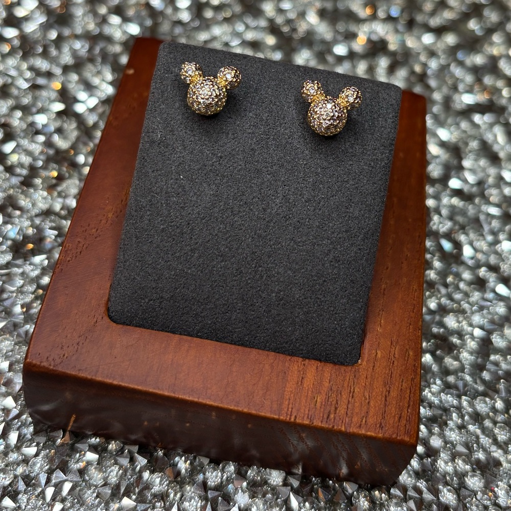 Mouse shaped Gold Stud Earrings NIP - Picture 3 of 7